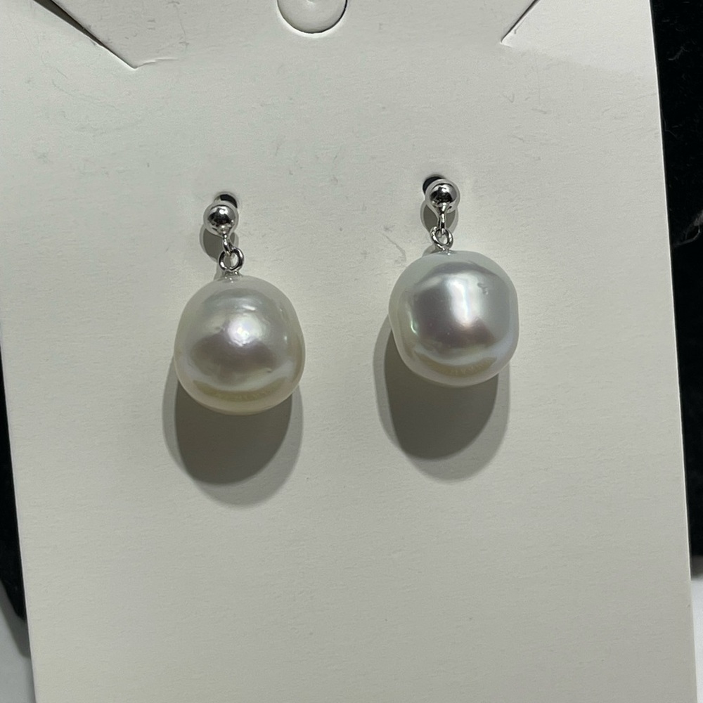 South Sea Pearl Earrings 10.1 mm in K14 white gold.